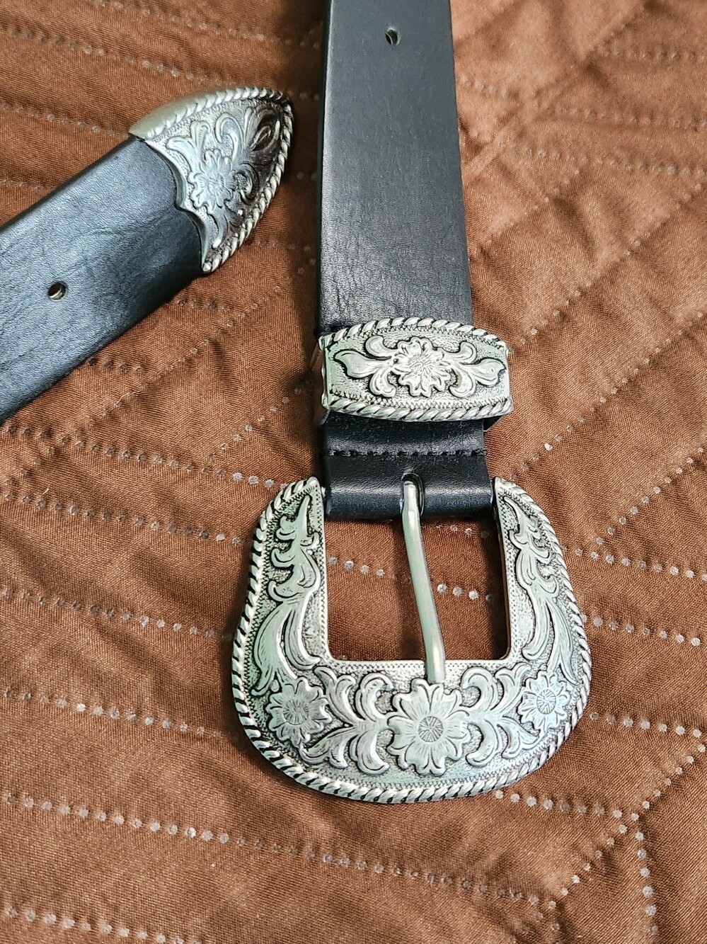 New York & Company Black and Silver Faux Leather Belt, Sz L/XL, Good Condition - Picture 2 of 7